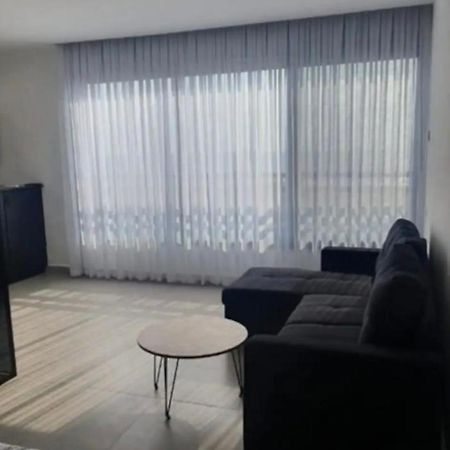 شقة Ryo 11 דירת נופש חדשה על חוף הים נוף לים بات يام المظهر الخارجي الصورة
